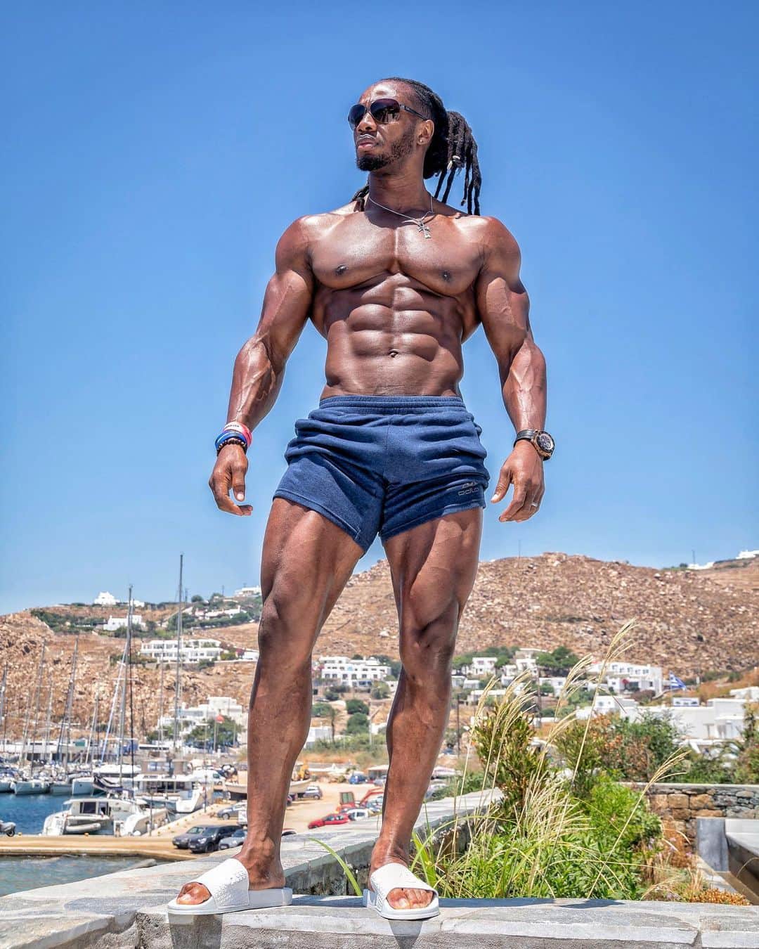 Ulissesworldさんのインスタグラム写真 - (UlissesworldInstagram)「NOW is all you have! Let’s Work! #grind  _ LINK IN MY BIO👆for my Meal Plans & Programs (Females also) #letsgo @iamdedicated_army」8月5日 20時51分 - ulissesworld
