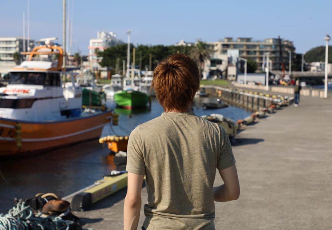 平田雄也さんのインスタグラム写真 - (平田雄也Instagram)「暑い。。でも海の近くにいくと汗かくのも気持ちよくなってしまうマジック。 『W県警の悲劇』見て下さりありがとうございました！☺️ #W県警の悲劇 #江ノ島 #海 #平田雄也」8月5日 20時52分 - yuyastagram620