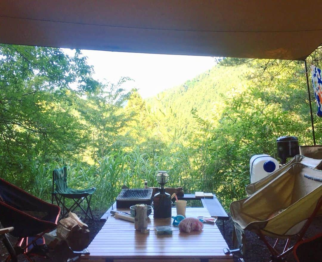 丸山智己さんのインスタグラム写真 - (丸山智己Instagram)「day1 この日のリビング  #camp #キャンプ #3家族合同キャンプ」8月5日 20時55分 - tomomi.maruyama0327