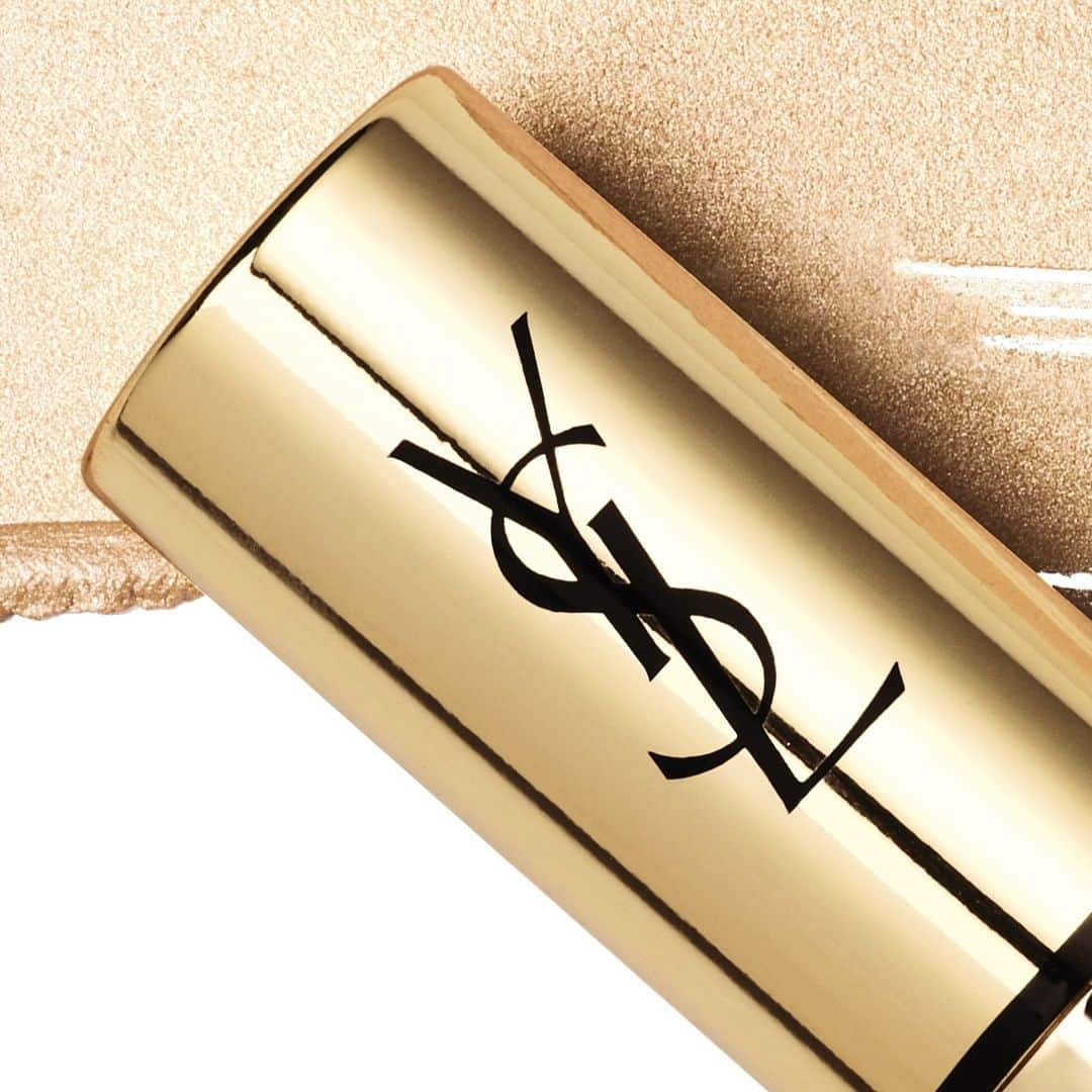 Yves Saint Laurent Beautyさんのインスタグラム写真 - (Yves Saint Laurent BeautyInstagram)「A cream to powder formula, to provide a luxurious dose of buildable radiance. TOUCHE ÉCLAT SHIMMER STICK in N°1 LIGHT GOLD #yslbeauty #shimmerstick #highlighter」8月5日 20時59分 - yslbeauty