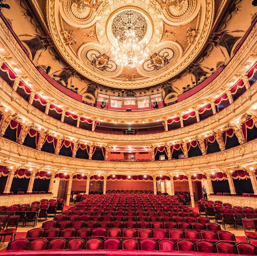 ルフトハンザさんのインスタグラム写真 - (ルフトハンザInstagram)「Standing on the stage of the Juliusz Słowacki Theatre, you get a breathtaking view of the baroque auditorium. #Lufthansa #CityOfTheMonth #Kraków」8月5日 21時01分 - lufthansa