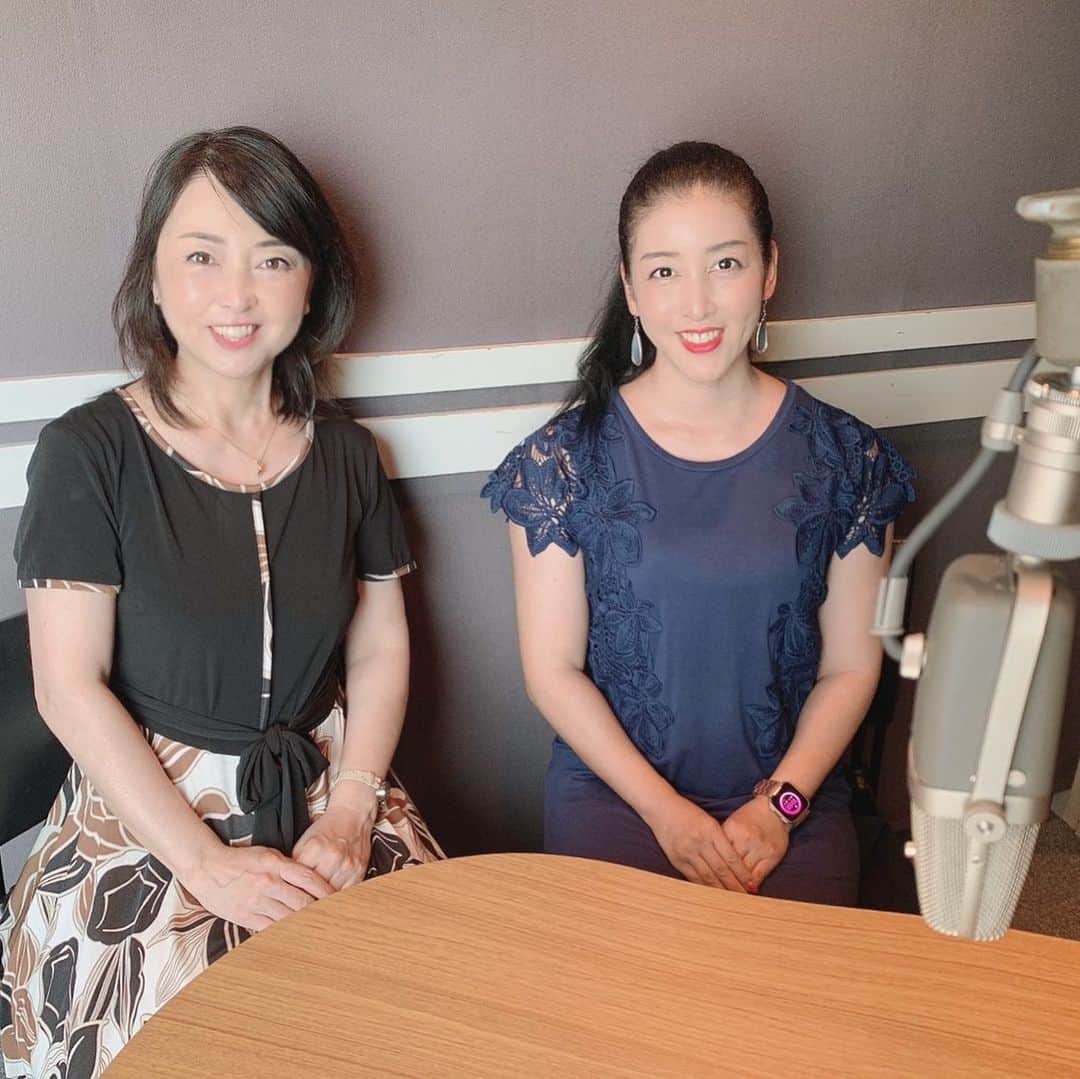 のインスタグラム：「ラジオ番組「素敵！大人女子」の人気コーナー「Michelle’s World Topics」  今回のテーマはヨーロッパの熱波、暑さをしのぐ世界の住宅、暑い国の涼しい装いと食事について  放送は以下の地域です  #四国放送  #西日本放送　 #山口放送  ネットではradikoからもタイムフリーで聴取出来ますよ！ #ラジオ #radio  #radiko  #バイリンガルアナウンサー  #ワールドトピックス #熱波 #暑さ #猛暑」
