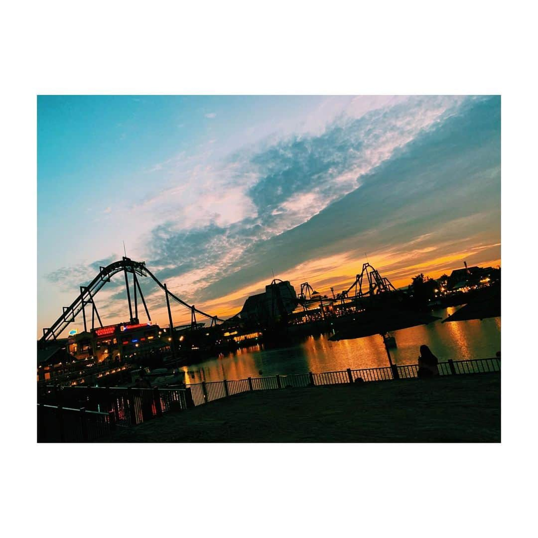 田口司のインスタグラム：「初ユニバ。 #USJ #ユニバ #夕焼け #photography #photooftheday #vsco #japan #tokyo」