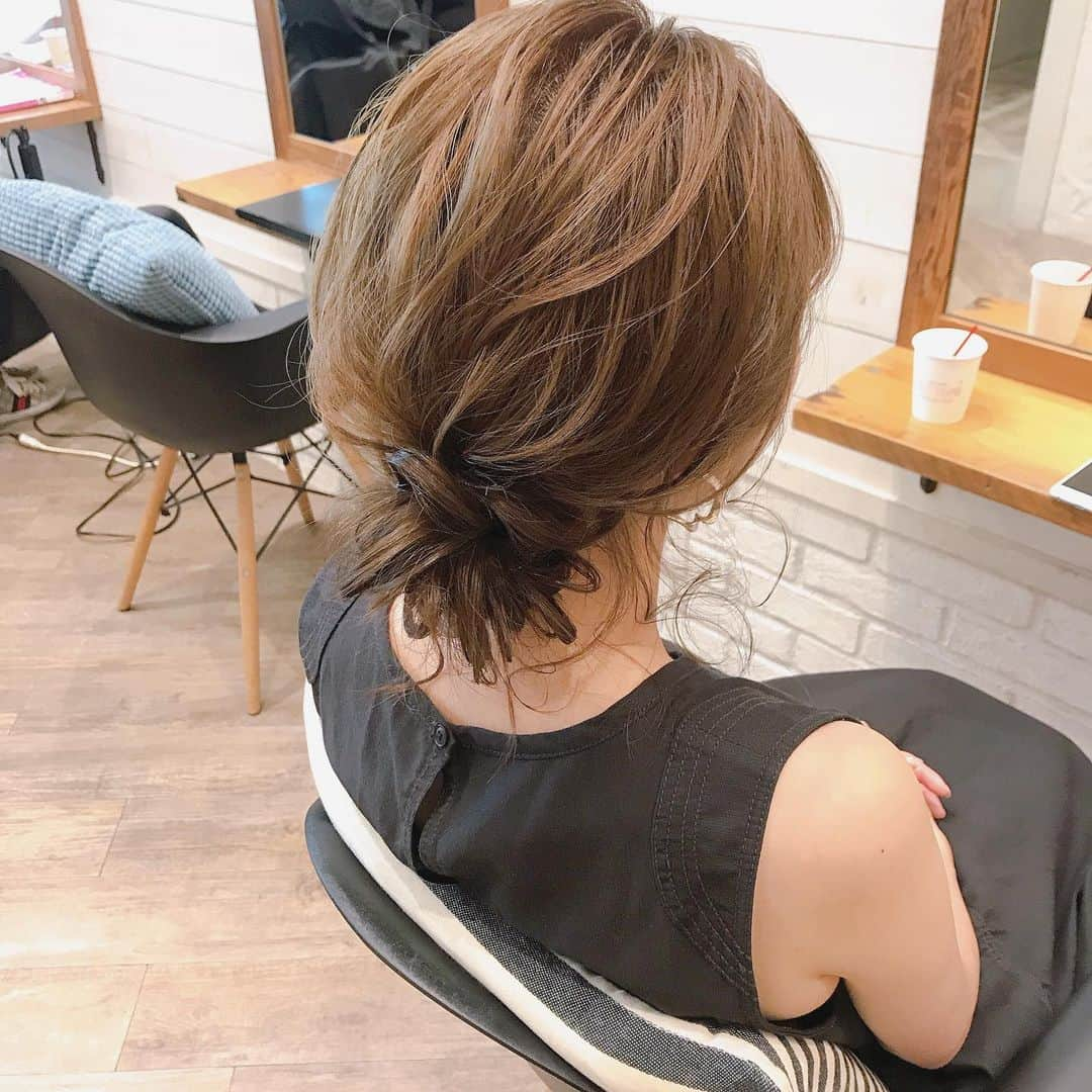 金子真由美さんのインスタグラム写真 - (金子真由美Instagram)「* hair arrange * * #かねこアレンジ #ヘアアレンジ #結婚式 #ブライダルヘア #パーティーヘア #プレ花嫁 #アレンジ #結婚パーティ #シニヨン #シニヨンアレンジ #シニヨンヘア #シニヨンスタイル #ゆるふわアレンジ」8月5日 21時04分 - kanekomayumi12