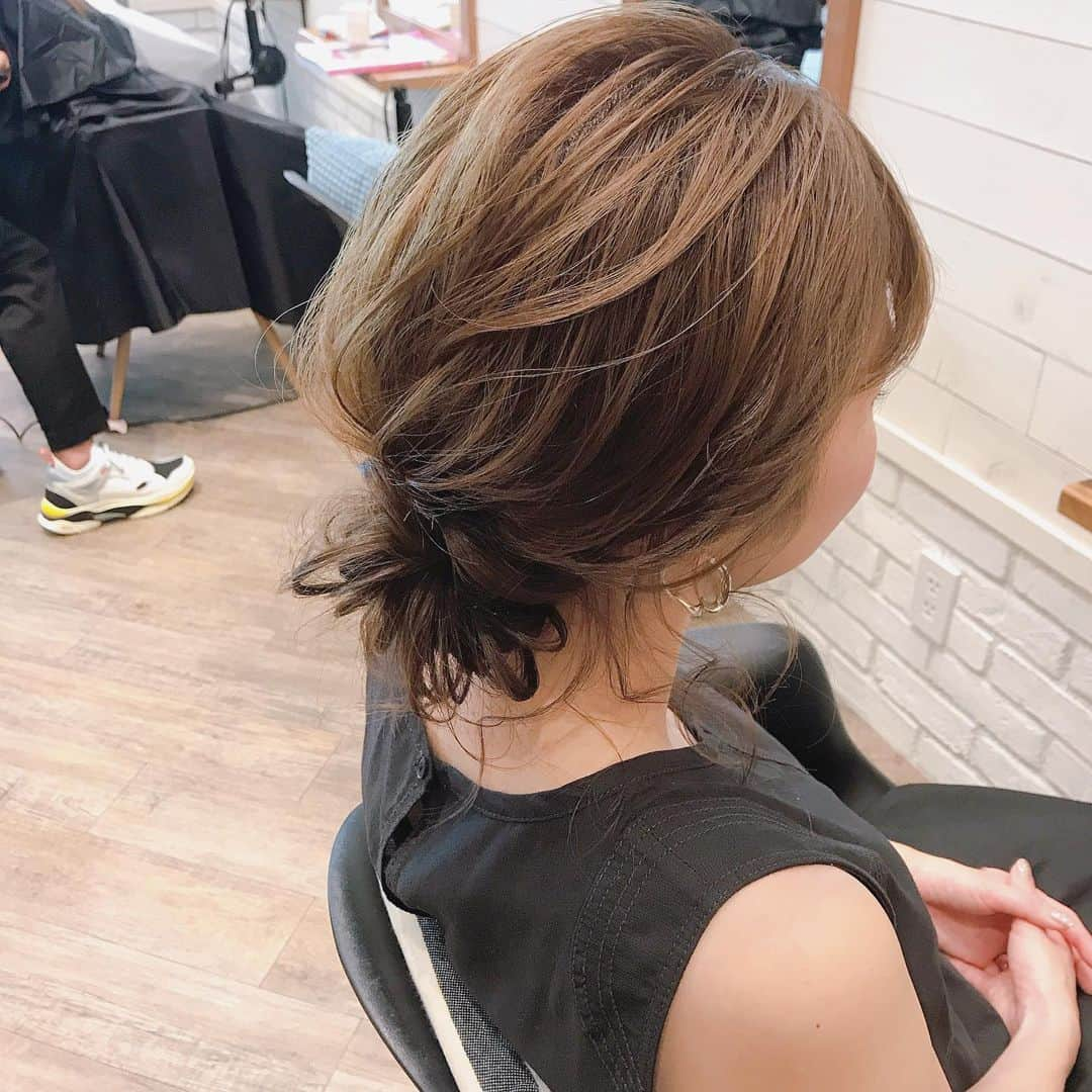 金子真由美さんのインスタグラム写真 - (金子真由美Instagram)「* hair arrange * * #かねこアレンジ #ヘアアレンジ #結婚式 #ブライダルヘア #パーティーヘア #プレ花嫁 #アレンジ #結婚パーティ #シニヨン #シニヨンアレンジ #シニヨンヘア #シニヨンスタイル #ゆるふわアレンジ」8月5日 21時04分 - kanekomayumi12