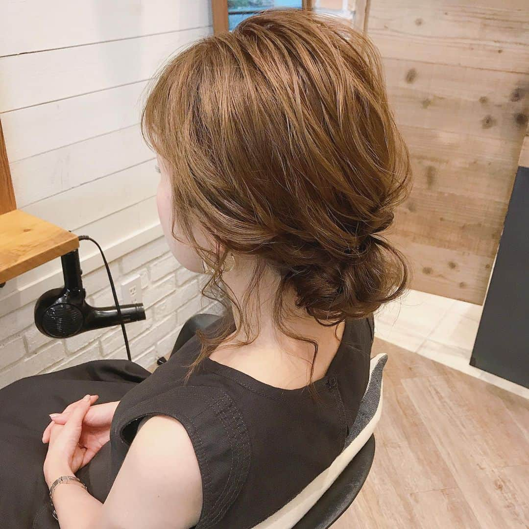 金子真由美さんのインスタグラム写真 - (金子真由美Instagram)「* hair arrange * * #かねこアレンジ #ヘアアレンジ #結婚式 #ブライダルヘア #パーティーヘア #プレ花嫁 #アレンジ #結婚パーティ #シニヨン #シニヨンアレンジ #シニヨンヘア #シニヨンスタイル #ゆるふわアレンジ」8月5日 21時04分 - kanekomayumi12