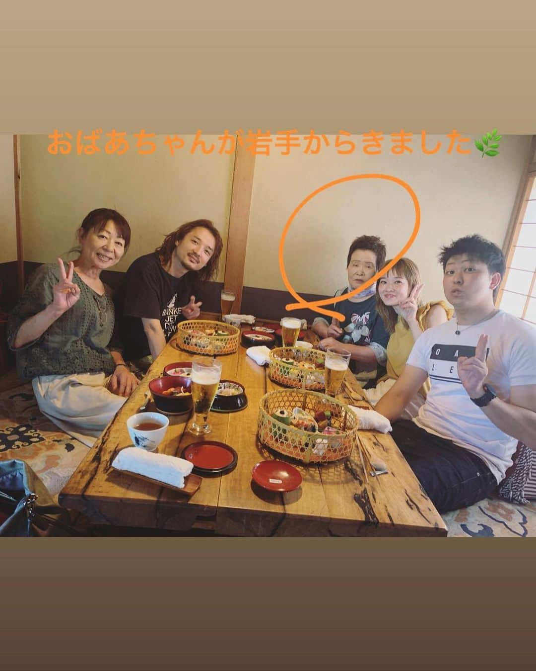 佐々木千紘さんのインスタグラム写真 - (佐々木千紘Instagram)「dayoff 🌿 .  岩手からおばあちゃんが1人で来てくれたので🚆👵旦那と親族と予定を合わせて🍱🌿私の結婚式では踊りをしてくれたり元気なおばあちゃんです💪🏻✨良い1日となりました💐💐 .  明日は定休日です🙇‍♀️珍しく(水)は出勤しております❣️❣️ .  #dayoff#上野の森」8月5日 21時10分 - chipisasaki