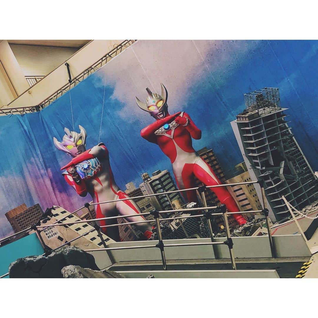 潘めぐみさんのインスタグラム写真 - (潘めぐみInstagram)「息子と父 . #ウルトラマンタイガ と#ウルトラマンタロウ 。 . 巨大ジオラマ、というより、ウルトラジオラマ。 . 写真で見るより、実物は遥かに大きい。 . #ウルトラマンフェスティバル #ウルフェス #ウルトラマンフェスティバル2019 #ウルフェス2019」8月5日 21時10分 - han_meg_han