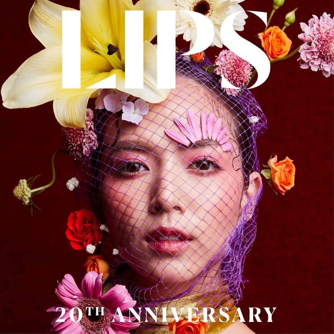 バイトゥーイ・ズワピットさんのインスタグラム写真 - (バイトゥーイ・ズワピットInstagram)「คุณคะนิตยสาร @lipsmagazine เล่มนี้เค้าพาสาวๆที่อยู่ในวัย20ปี20คนมาร่วมกับถ่ายแฟชั่น ซึ่งเตยดีใจมากๆที่ได้เป็นหนึ่งในนั้น และนอกจากนิตยสารแล้วเค้ามีเบื้องหลังใน youtube ด้วยน้า ฝากด้วยนะคะ 🌺🌻🌹🏵 ปล ใครซื้อแล้วแท็กมาอวดหน่อยน้า . #LipsMagazine #Lips20thAnniversary #LipsBloomingYears」8月5日 21時15分 - iiitoei