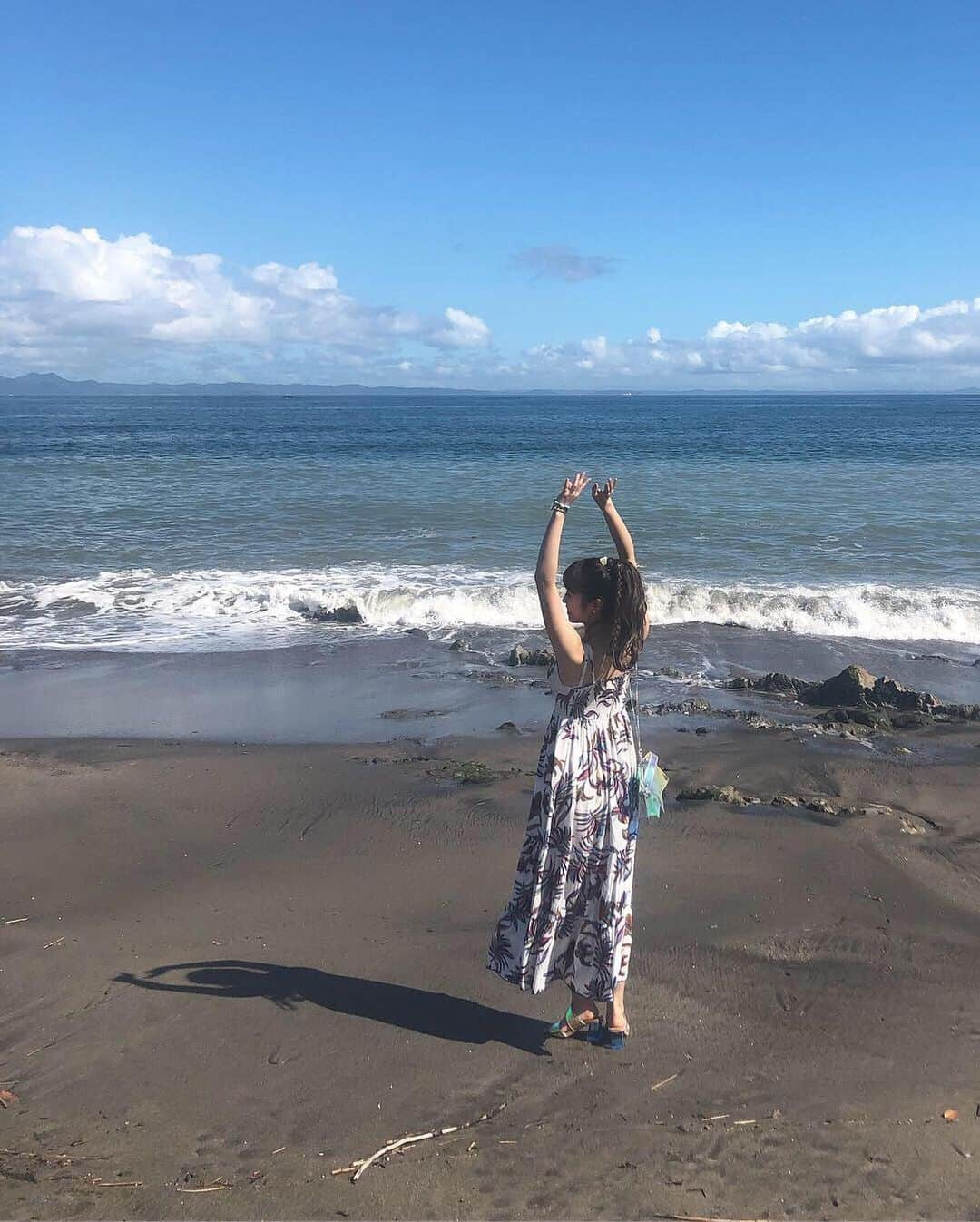 村島未悠さんのインスタグラム写真 - (村島未悠Instagram)「音霊⛱🌊 今年も楽しかったぁ〜💗 暑い中、応援してくれて ありがとう😊 そして、撮影会やガールズアワードのコメントも凄く嬉しい😭💗💪 #ありがとう #海 #ヒマワリ #ワンピース#みゆふく#cherrsee#三浦海岸」8月5日 21時17分 - happy_miyu0827