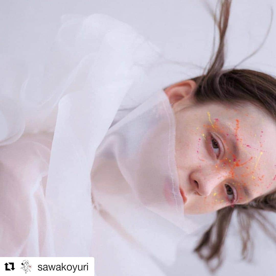 資生堂 さんのインスタグラム写真 - (資生堂 Instagram)「#Repost @sawakoyuri (@get_repost) ・・・ メークで花吹雪を舞うように。にぎやかしく寂しく。  2018AW art × beauty⑦ ロートレック「Confetti」 beauty / inspiration / art アートを纏うというビューティー連載。  #原田マハ さんが選んだアート作品に触発され、#百合佐和子 が創る現代のメイクアップを紹介しています。  ph: @osamuyokonami  hair&make: @sawakoyuri  sty: seiko irobe model: Matilda L #artbeauty #beauty #原田マハ #アート#ロートレック #花椿 #hanatsubaki #magazine #freemagazine #hairmake #makeup #メイク #shiseido #資生堂 #playlist#henrirousseau #art #メイクアップ #confetti」8月5日 21時23分 - shiseido_hma