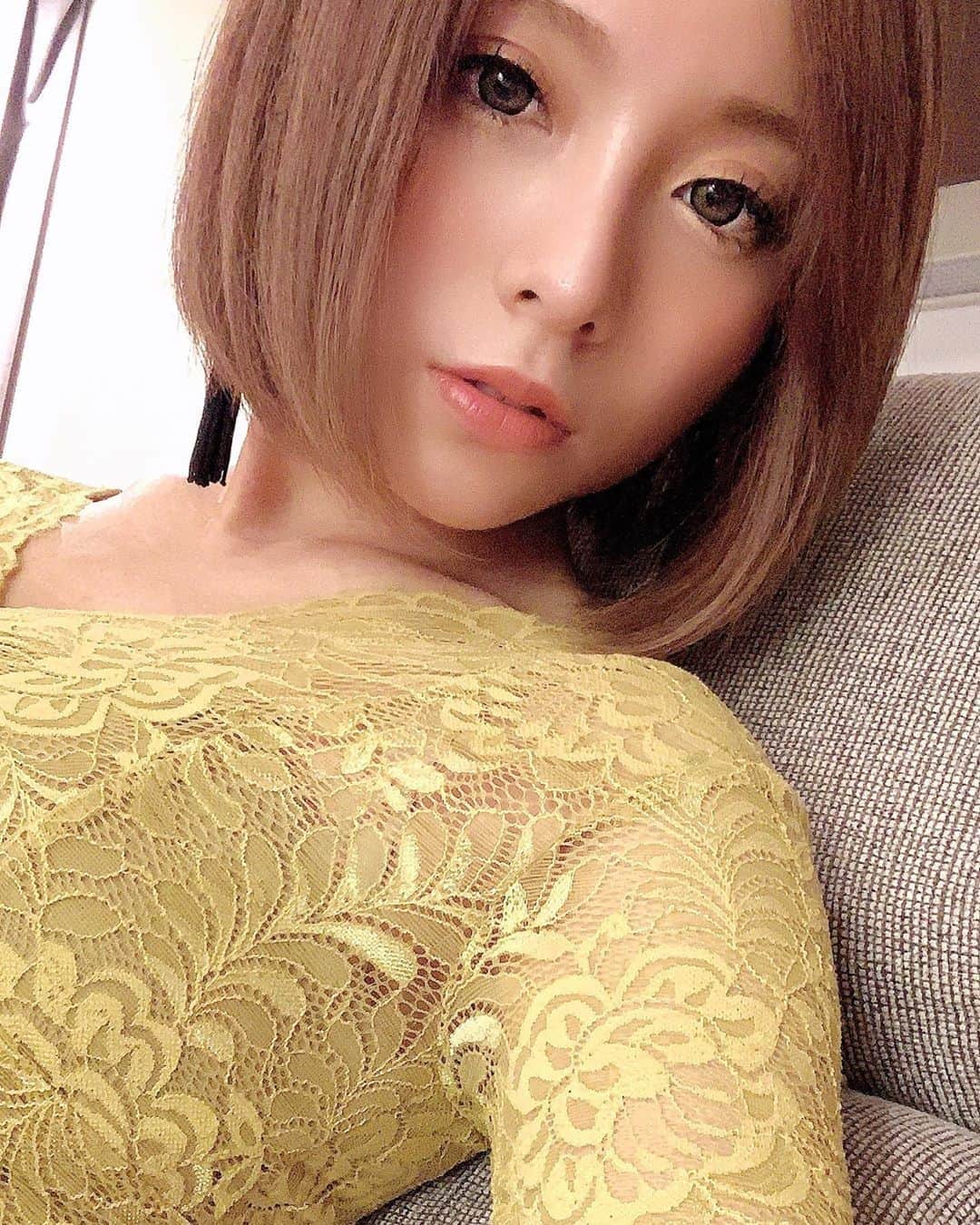 ハピネス笑舞のインスタグラム：「考えることがたくさんやなぁー！😵👏 乗り越えて強くなろう！🔥 今日はこれから出勤ですよーん！🏃🏻‍♀️ #smile#love#fashion#girl#六本木#銀座#歌舞伎#北新地#中洲#すすきの#大阪#北海道#キャバ嬢#長谷川笑舞#バルセロナ#桃李#おっぱい#巨乳#キャバ嬢と繋がりたい#カジュアル#ショートヘア#仲良し#ジム#バースデー#札幌#劇団桃李#happiness#hカップ#ダイエット#diet」