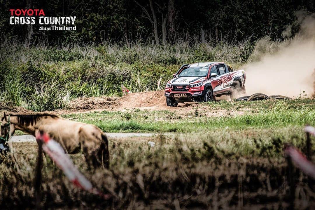 Toyota team thailandさんのインスタグラム写真 - (Toyota team thailandInstagram)「TOYOTA Cross Country team Thailand ส่งรถ Hilux Revo 2 คัน ลงแข่งแรลลี่รายการใหญ่ Asia Cross Country Rally 2019 เส้นทางไทย-พม่า กว่า 2,300 กม. (พัทยา-นครนายก-กำแพงเพชร-แม่สอด-พะอาน-เนปิดอว์) วันที่ 10-16 สิงหาคมนี้ Car No.105: มานะ พรศิริเชิด // กิตติศักดิ์ กลิ่นจันทร์ Car No.111: จรัส แจ้งกมลกุลชัย // ชูพงศ์ ไชยวรรณ โดยมีรถเข้าร่วมรายการทั้งหมด 34 คัน จากทีมแข่ง 8 สัญชาติ เป็นกำลังใจให้พวกเราด้วยนะครับ #อยากเห็นคนไทยหัวใจมอเตอร์สปอร์ต #TeamWork #TOYOTAteamThailand #CheerThai #ThaiPride #ไม่เชียร์ไทยแล้วจะเชียร์ใคร #แข่งรถ #นักแข่ง #ทีมคนไทย #Car #RaceCar #Racing #Revo #CrossCountry #Rally」8月5日 21時28分 - toyotagazooracingteamthailand