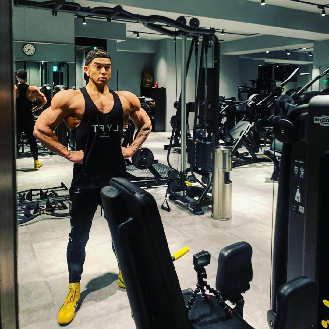 エドワード加藤さんのインスタグラム写真 - (エドワード加藤Instagram)「5weeks out 🔥 あと5週間。」8月5日 21時42分 - edward_kato_fitness_jp