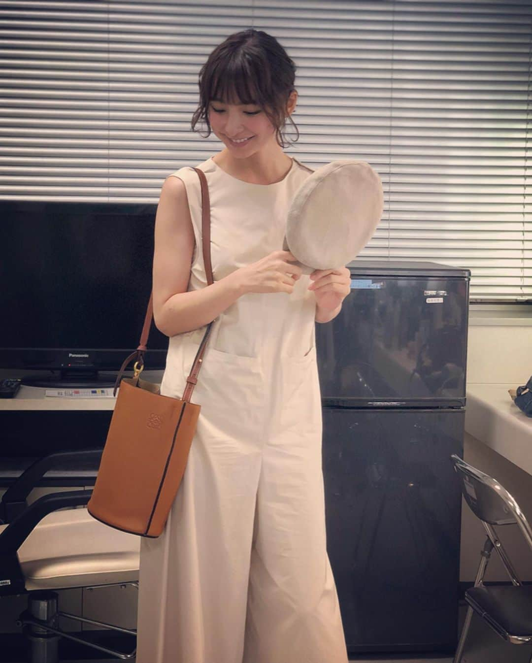 篠田麻里子さんのインスタグラム写真 - (篠田麻里子Instagram)「夏は楽チンスタイル🤙今から収録行ってきます  #marikoday #loewe」8月5日 21時37分 - shinodamariko3