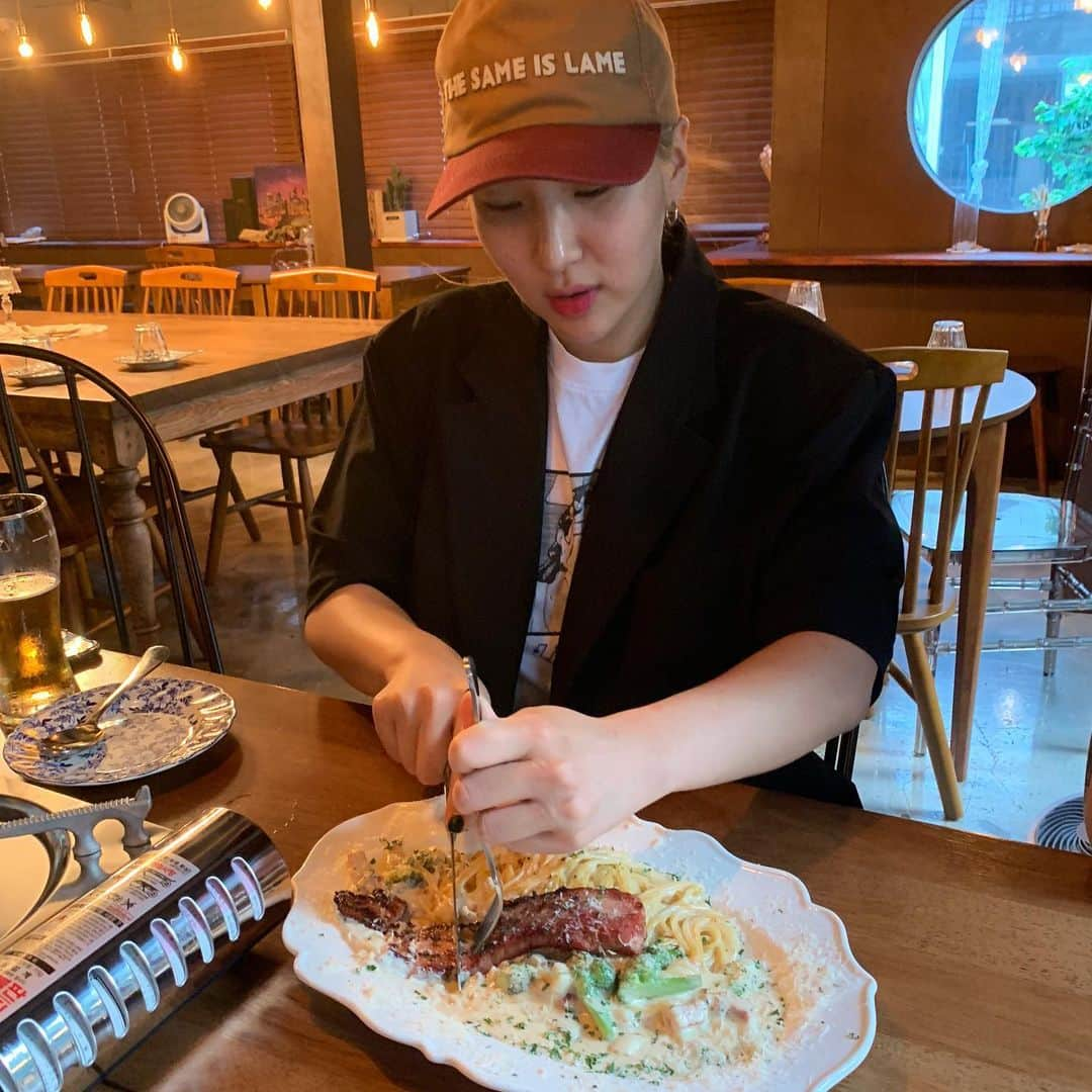 チェギョンさんのインスタグラム写真 - (チェギョンInstagram)「여기 맛집😋  오랜만에 배터지게 먹었다🧡  #38도씨식당 #자이언트핑크 #맛집🤦‍♀️」8月5日 21時38分 - yunvely_0824