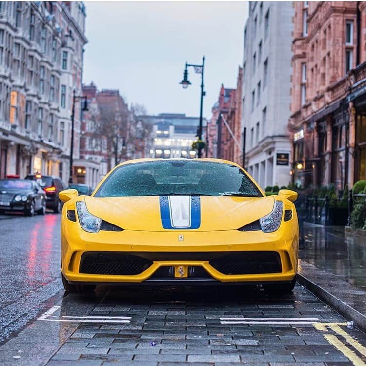 Amazing Carsさんのインスタグラム写真 - (Amazing CarsInstagram)「Speciale😍  Photo via: @thiscarthatcar  Second page: @M85Media  Other page: @StancedAutohaus  #Ferrari #458 #Speciale #AmazingCars247」8月5日 21時39分 - amazingcars247