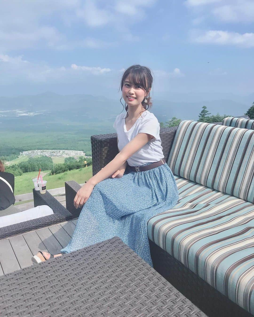 西澤由夏さんのインスタグラム写真 - (西澤由夏Instagram)「‪毎年恒例！！夏の家族旅行🚙💨‬ ‪今年は、ワイナリーに行ったり温泉を巡ったり、少し大人な旅でした〜！‬ ‪高原のテラスがそれはそれは涼しくて🎐‬ ‪そして…宿からケーキとプレゼントのサプライズが…😭✨‬ ‪少し早めの誕生日祝いをしてもらいました！‬ ‪明日からまた仕事頑張るぞー！！‬ ‪#家族 #旅行 #誕生日‬」8月5日 21時51分 - yknszw