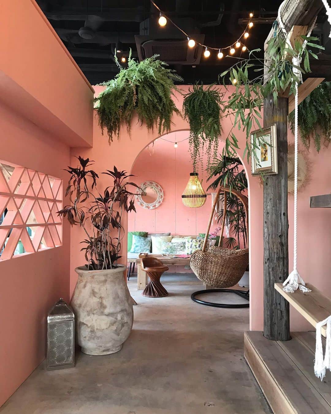 Jura Furnitureのグルメインスタ