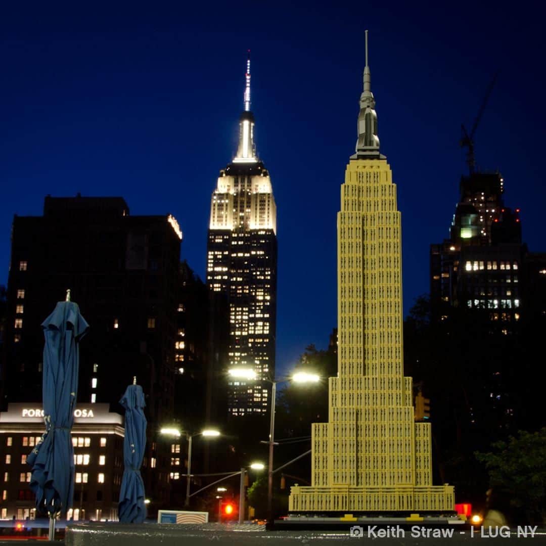 LEGOさんのインスタグラム写真 - (LEGOInstagram)「Recreate the iconic New York landmark, The Empire State Building 🌟 #LEGO #Architecture #NewYork 📸 credit: @ilugny」8月5日 22時00分 - lego