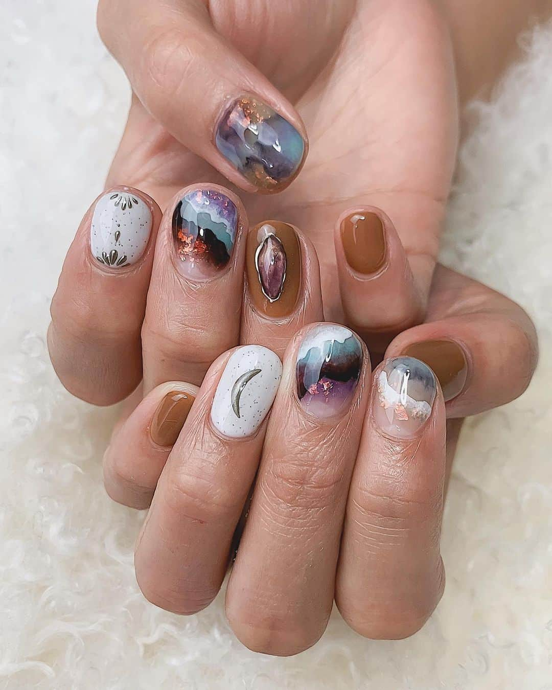 Nailsalon Cielさんのインスタグラム写真 - (Nailsalon CielInstagram)「人気のデザインを﻿ 少しずつアレンジして。﻿ ﻿ 同じデザイン多いけど﻿ やっぱり可愛いので載せちゃいます😜﻿ ﻿ ﻿ ﻿ 同じデザインでタグ付けて下さり﻿ 嬉しいです💛ありがとうございます!﻿ ﻿ ﻿ ――――――――――――――――﻿ ――――――――――――――――﻿ hotpepperBeauty net予約↓↓↓ ﻿ ﻿ https://beauty.hotpepper.jp/smartphone/kr/slnH000217395/﻿ ・﻿ #ネイル#ネイルサロン﻿ #instagood#instanails#jelnail#ネイルアート#手描きアート#loveit#ジェル#ジェルネイル#個性派ネイル#トレンドネイル#お洒落ネイル#newnails#福岡ネイル#cute#beautiful#art#ネイルサロン#天然石ネイル#韓国#ネイル#福岡ネイルサロン#cool#シルバージュエリーネイル#夏ネイル#夏ネイル2019#summernail﻿」8月5日 21時53分 - myanail