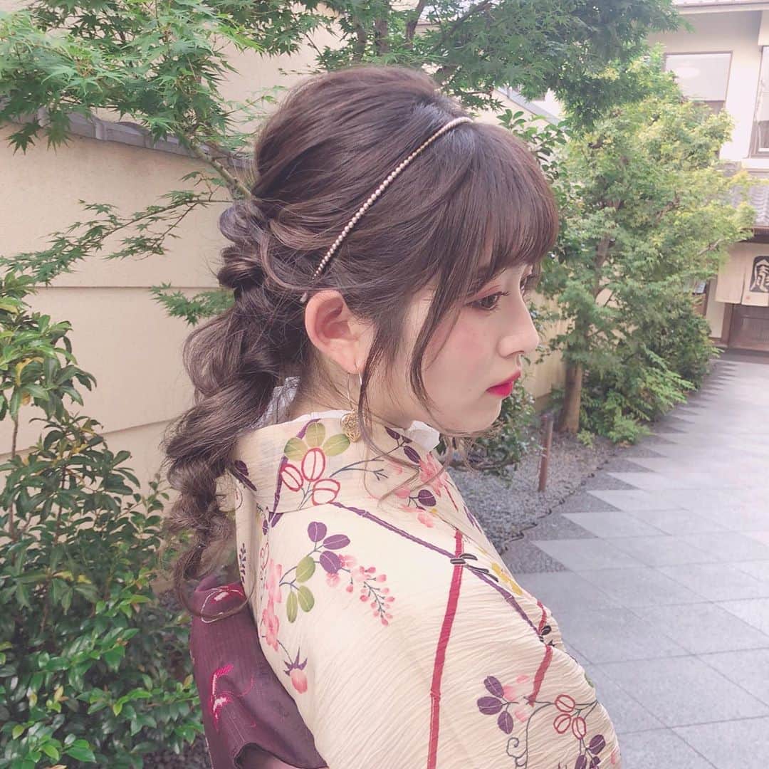 青木菜花のインスタグラム：「.﻿ .﻿ 髪型はこんな感じ〜！﻿ お店の方がヘアアレしてくれたの！♡﻿ .﻿ . #京都 #京都観光 #着物 #着物ヘア #ヘアアレンジ #着物レンタル #イロドリキョウト #てくてく京都 #清水寺 #instagood #instalike #l4l」