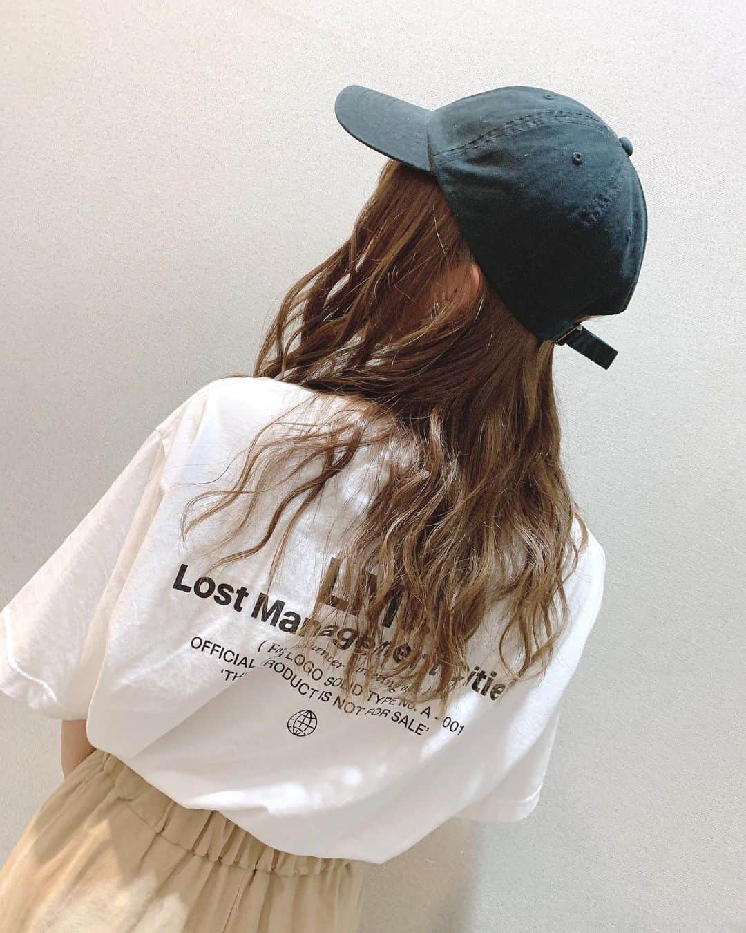 小嶋花梨さんのインスタグラム写真 - (小嶋花梨Instagram)「お気に入りのTシャツ✌🏻️﻿ ﻿ ﻿ #LOSTMANAGEMENTCITIES #LMC #韓国ファッション #私服」8月5日 22時16分 - nmb_kojima_48