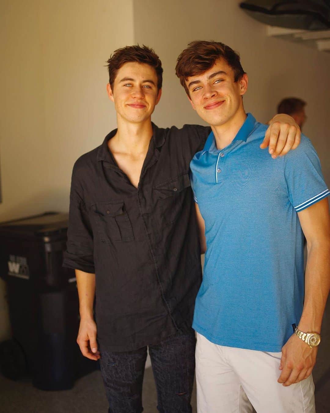 ペリーエリスのインスタグラム：「Brotherly love. @hayesgrier was spotted hanging with @nashgrier rocking our Icon Logo Polo. #repost #PerryEllis #LifeReadySince1976 #HayesGrier #NashGrier」
