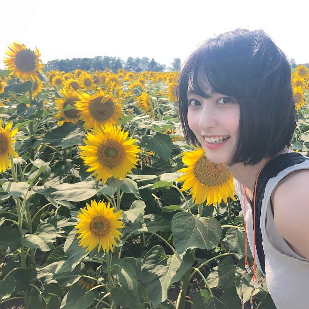 塩見珠希さんのインスタグラム写真 - (塩見珠希Instagram)「北海道にやって来た。幸せ🌻 ・ #向日葵 #ひまわりの里  #ひまわり #北海道 #北竜町 #幸せ」8月5日 22時25分 - _shiomi6