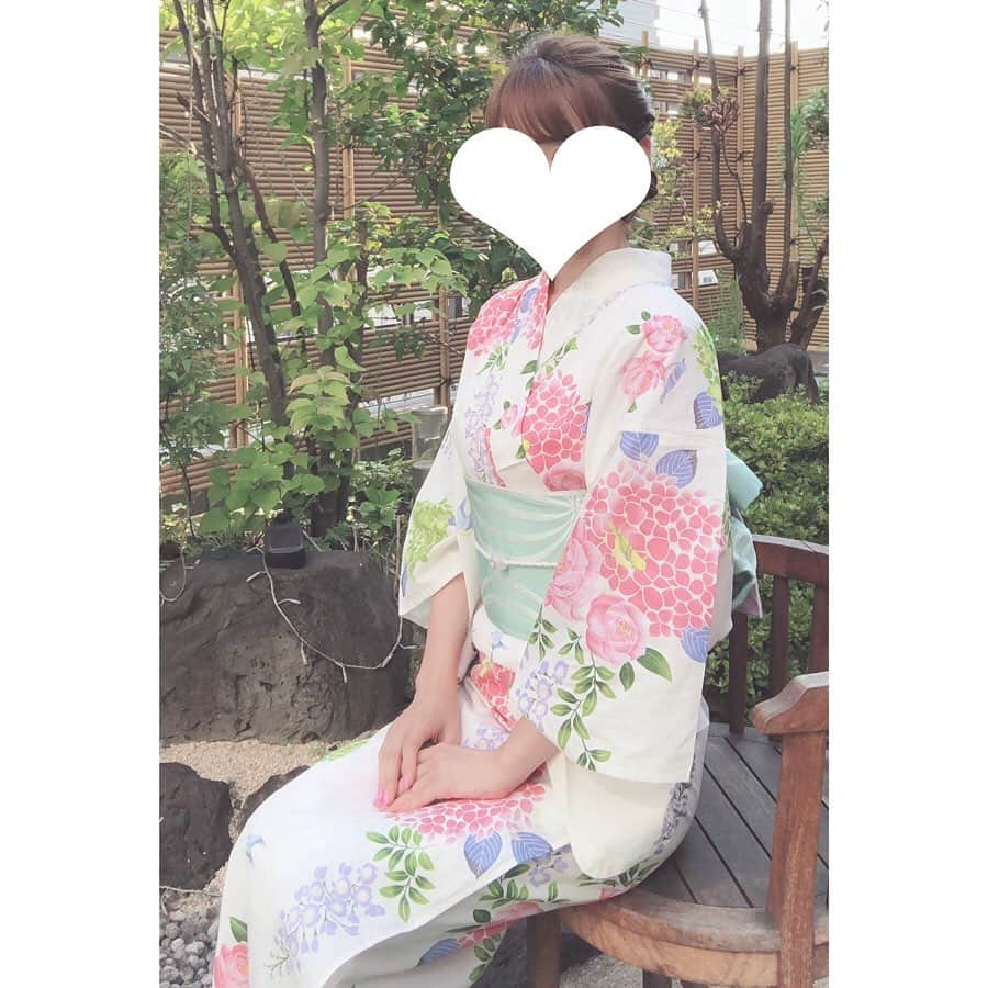 おまみさんのインスタグラム写真 - (おまみInstagram)「＊﻿ ＊﻿ 今年の浴衣 。♡﻿ ﻿ ストーリーとblogに載せたら浴衣の質問たくさんDMが 。♡﻿ ﻿ この浴衣やっぱり可愛すぎるよね 。♡﻿ ﻿ @chesty_official の浴衣です 。♡﻿ ﻿ 帯と浴衣セットなんだけど﻿ さすがchestyだな〜ってお気に入りすぎる 。♡﻿ ﻿ ﻿ 相変わらず浴衣や着物着るとおじいちゃんおばあちゃんのお庭に行ってしまう 。♡﻿ ﻿ ﻿ #chesty #chesty浴衣 #浴衣 #花火大会 #花火大会コーデ #チェスティ #チェスティコーデ #チェスティ浴衣 #coordinate #code #outfit #ootd #wear #fashion #おまみ服 #コーティネート #コーデ #コーデ記録 #ファッション #ファッションコーデ #お祭りコーデ #お祭り #浴衣ヘアアレンジ #お祭りヘアー #花火大会🎆 #ホワイト浴衣」8月5日 22時26分 - 0mm157