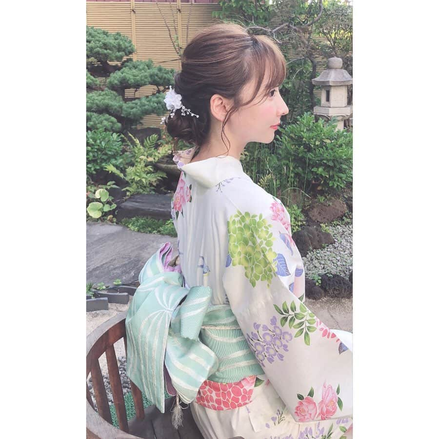 おまみさんのインスタグラム写真 - (おまみInstagram)「＊﻿ ＊﻿ 今年の浴衣 。♡﻿ ﻿ ストーリーとblogに載せたら浴衣の質問たくさんDMが 。♡﻿ ﻿ この浴衣やっぱり可愛すぎるよね 。♡﻿ ﻿ @chesty_official の浴衣です 。♡﻿ ﻿ 帯と浴衣セットなんだけど﻿ さすがchestyだな〜ってお気に入りすぎる 。♡﻿ ﻿ ﻿ 相変わらず浴衣や着物着るとおじいちゃんおばあちゃんのお庭に行ってしまう 。♡﻿ ﻿ ﻿ #chesty #chesty浴衣 #浴衣 #花火大会 #花火大会コーデ #チェスティ #チェスティコーデ #チェスティ浴衣 #coordinate #code #outfit #ootd #wear #fashion #おまみ服 #コーティネート #コーデ #コーデ記録 #ファッション #ファッションコーデ #お祭りコーデ #お祭り #浴衣ヘアアレンジ #お祭りヘアー #花火大会🎆 #ホワイト浴衣」8月5日 22時26分 - 0mm157