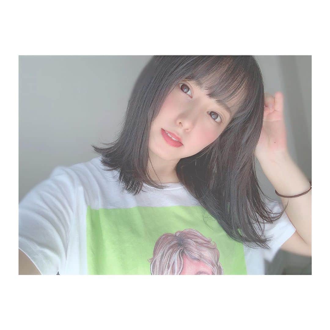 前田美里のインスタグラム：「久しぶりの黒髪。！！！！ . 舞台本番前のメンテナンス日 舞台の時って小屋入り前の休みの日に . 一気に美容とか身体とかのメンテナンスする日が地味に楽しみでもある。🤤 . #美容院 #カラー #ヘアー #hair #haircolor #omotesando #color #外ハネ #ブルージュ #サロン  #instahair #zara #japanesegirl #instagood #followme #follow  #selfie #selfiee #selfies」