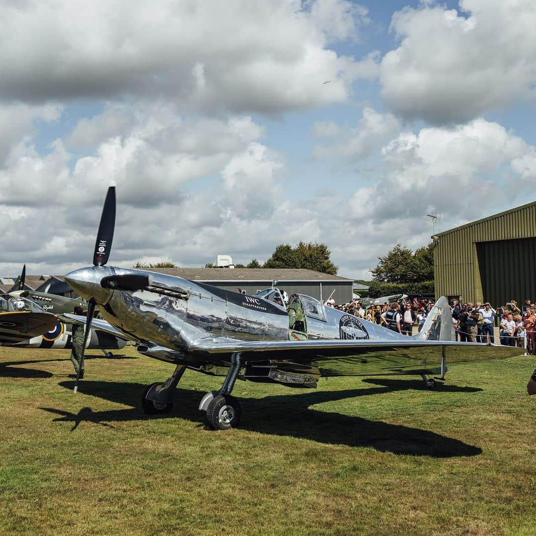 IWCさんのインスタグラム写真 - (IWCInstagram)「The #SILVERSPITFIRE is up in the sky! Check the story and watch the recording of the live departure from Goodwood.」8月5日 22時27分 - iwcwatches