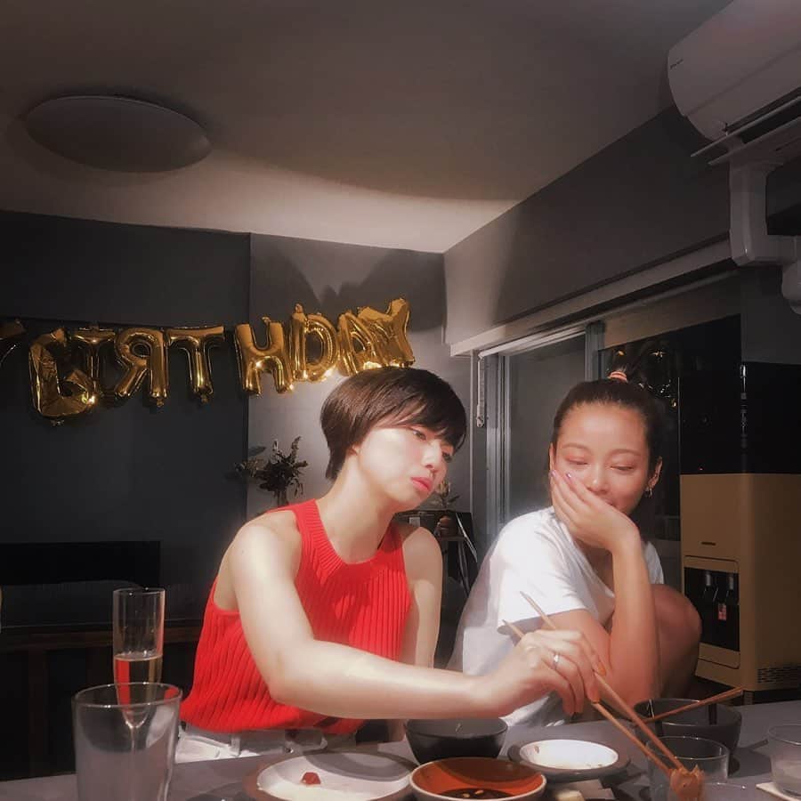 高見奈央さんのインスタグラム写真 - (高見奈央Instagram)「. . 夏の思い出。 魚組でお泊り会したよ💜❤️🧡 . あんちゃん家にて 2人のバースデーパーティー🎉 なのにおもてなししてくれて😭✨ 本当ごはんもお酒も美味しかったー🤤 . ありがとー！！！ . #盛り上がりすぎて #3人で写真撮るの忘れたよ笑 #陸海空 #魚組  #girls #girlsparty  #friends #love」8月5日 22時29分 - nao_takami1128
