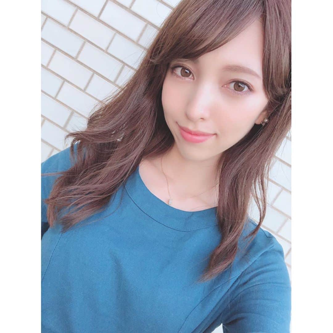 鹿野悠さんのインスタグラム写真 - (鹿野悠Instagram)「👁✨💓 目から焼けるのが嫌すぎて、夏のお出かけは ずっとアイモデルをさせて頂いてるデコラティブアイズのカラコンしてる👁 この日は #ベイビーメイプル ✨ モイスト成分が入ってて潤うから、1日つけてても疲れづらい☺️👏🏻 フチがあってもナチュラルだし、バレにくいけど盛れる💓 ※スワイプでカラコンつけてる目のアップがみれます👍 (レースクイーンの子達にも本当おすすめしたい🙄) . . . #カラコン #カラコンレポ #カラコンレビュー #カラコン紹介 #デコラティブアイズ #デコラティブアイズヴェール #decorativeeyes  #アイメイク #至近距離でもかわいい瞳 #アイモデル #紫外線対策 #紫外線対策グッズ #美白 #焼けたくない #フリーモデル #パーツモデル #セルフィー #コスメコンタクト #カラーコンタクト  #日焼け対策 #日焼けしたくない  #ワンデーカラコン #uvケア #uv対策 #uv対策グッズ  #イエローベース #イエベメイク」8月5日 22時31分 - harukano1204