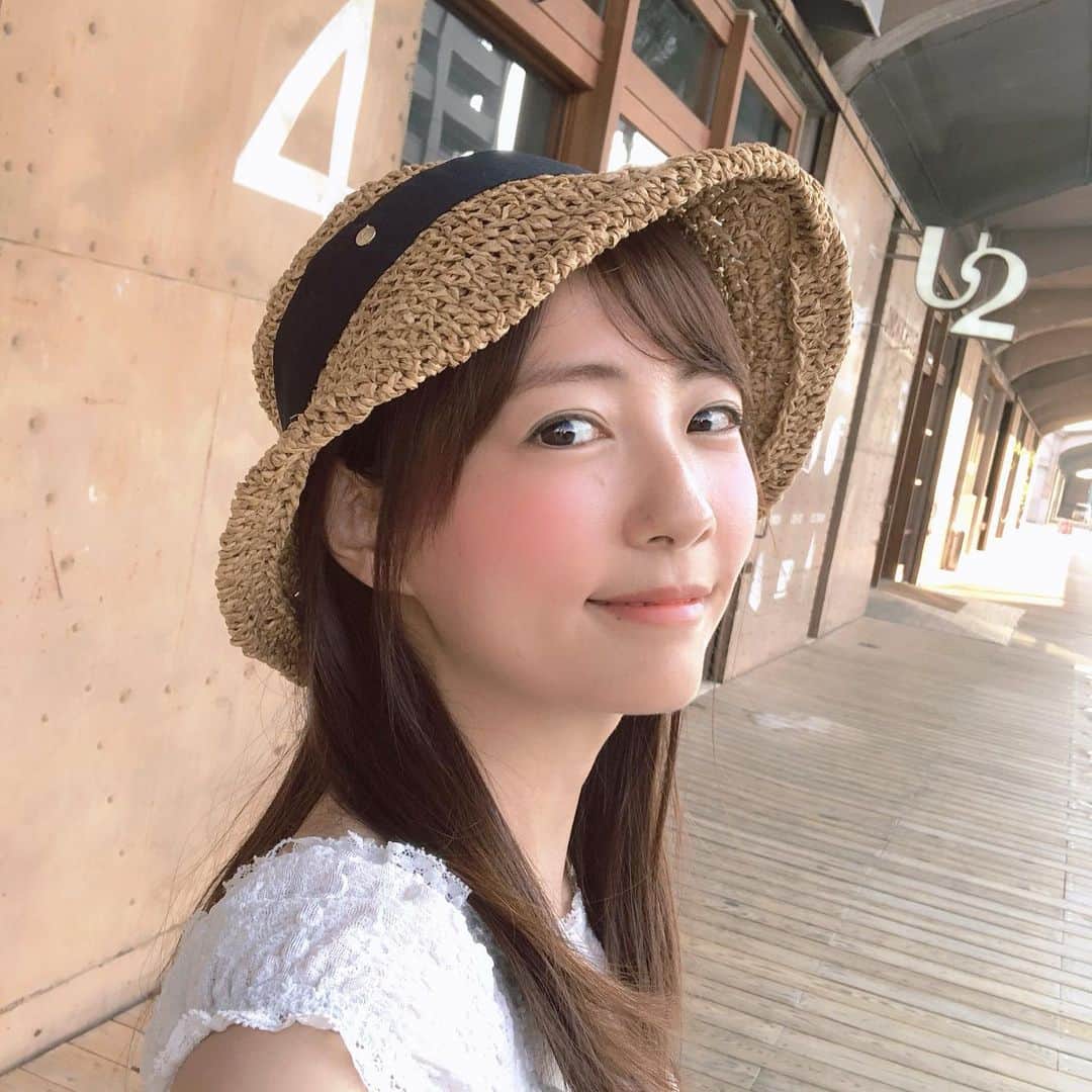うえむらちかのインスタグラム：「JR尾道駅から徒歩約5分の﻿ ﻿ 📍ONOMICHI U2﻿ ﻿ に行ってきました🚴‍♂️﻿ ﻿ ﻿ 尾道水道沿いに2014年3月OPENした﻿ 荷解き専用倉庫を改修し、レストランやカフェなどを併設したとってもオシャレな複合施設✨﻿ ﻿ さらに、施設内にある 「ホテル サイクル(HOTEL CYCLE)」は、全国初の自転車に乗ったままチェックインできるロビーで、客室まで自転車持ち込み可能という"サイクリスト"に嬉しい施設なのです🚴‍♀️﻿ ﻿ #しまなみ海道 を #サイクリング する時は #レンタサイクル もあるU2からスタートするのもいいですね🚲﻿ ﻿ ﻿ 🚴‍♀️ONOMICHI U2【おのみち ゆーつー】﻿ 定休日：なし﻿ Web：http://www.onomichi-u2.com/﻿ 住所：広島県尾道市西御所町5-11﻿ ﻿ ﻿ #広島 #広島旅行 #尾道 #尾道旅﻿ #尾道スポット #サイクリスト #onomichiu2 #フォトスポット」