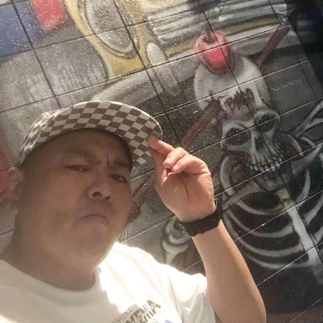 大地洋輔のインスタグラム：「大地in Brooklyn！！ ・ ・ ・ #嘘 #名古屋 #藤が丘 #名古屋musicfarm #絶叫する60度 #ライブ終わり #お疲れ様でした #ほっぺ凹ませる #少しでも細く見せる」