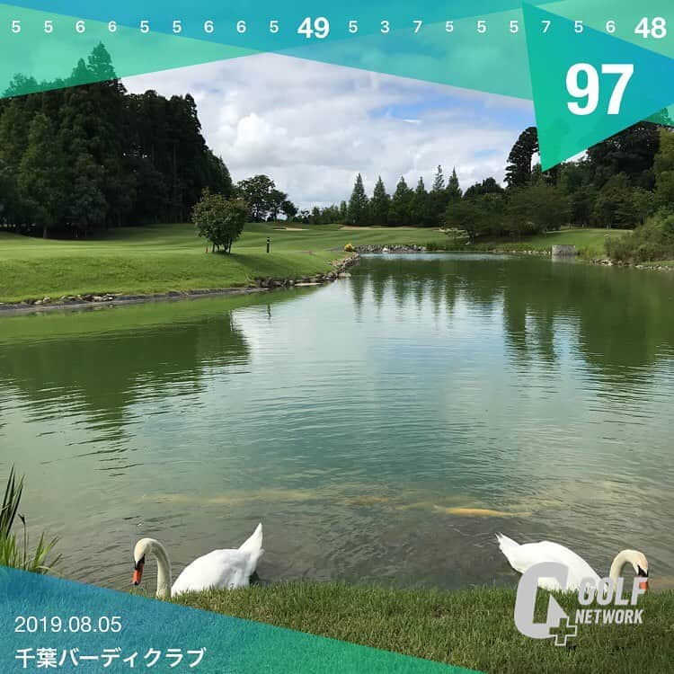 芦田桂子さんのインスタグラム写真 - (芦田桂子Instagram)「猛暑の中行ってきました⛳️ いやぁ〜暑かったぁ😆💦 熱中症対策は万全にシャツクールスプレーと氷嚢が役に立ちましたよ❄️ ゴルファーの皆様、熱中症には気をつけましょう〜❣️ ✳︎ 本日の課題はパター！ あと5つは縮められたかな。。 距離感要練習です💦 そして 初めましてのサエさんとラウンド楽しすぎました♡ 皆さまおつかれさまでした〜⛳️ ✳︎ #ゴルフ #ゴルフ大好き  #猛暑 #ゴルフ女子 #大人女子ゴルファー #日焼け対策バッチリ  #全英女子オープン  #渋野日向子  ちゃん #優勝おめでとう #パター #学びます #golf #골프 #lindeberg  #今日のわたし #タイ🇹🇭のキャディさんみたいw #model #芦田桂子」8月5日 22時42分 - keiko_ashida