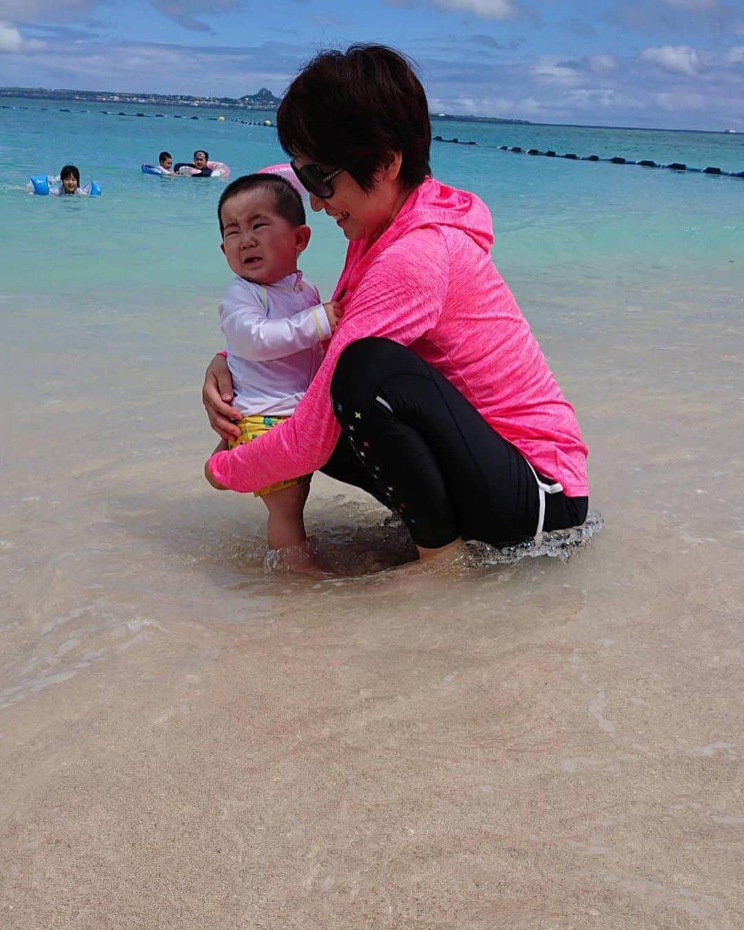 高橋みゆきさんのインスタグラム写真 - (高橋みゆきInstagram)「今年の沖縄旅行🌺色んな体験して海入って🏖歩いて💨満喫❣️心ノ祐も初めての経験ばかりでまた成長したかな👶🎶 #沖縄 #夏休み #兄ボウズ #心ノ祐とメイちゃん #1歳」8月5日 22時36分 - shin_miyukichi