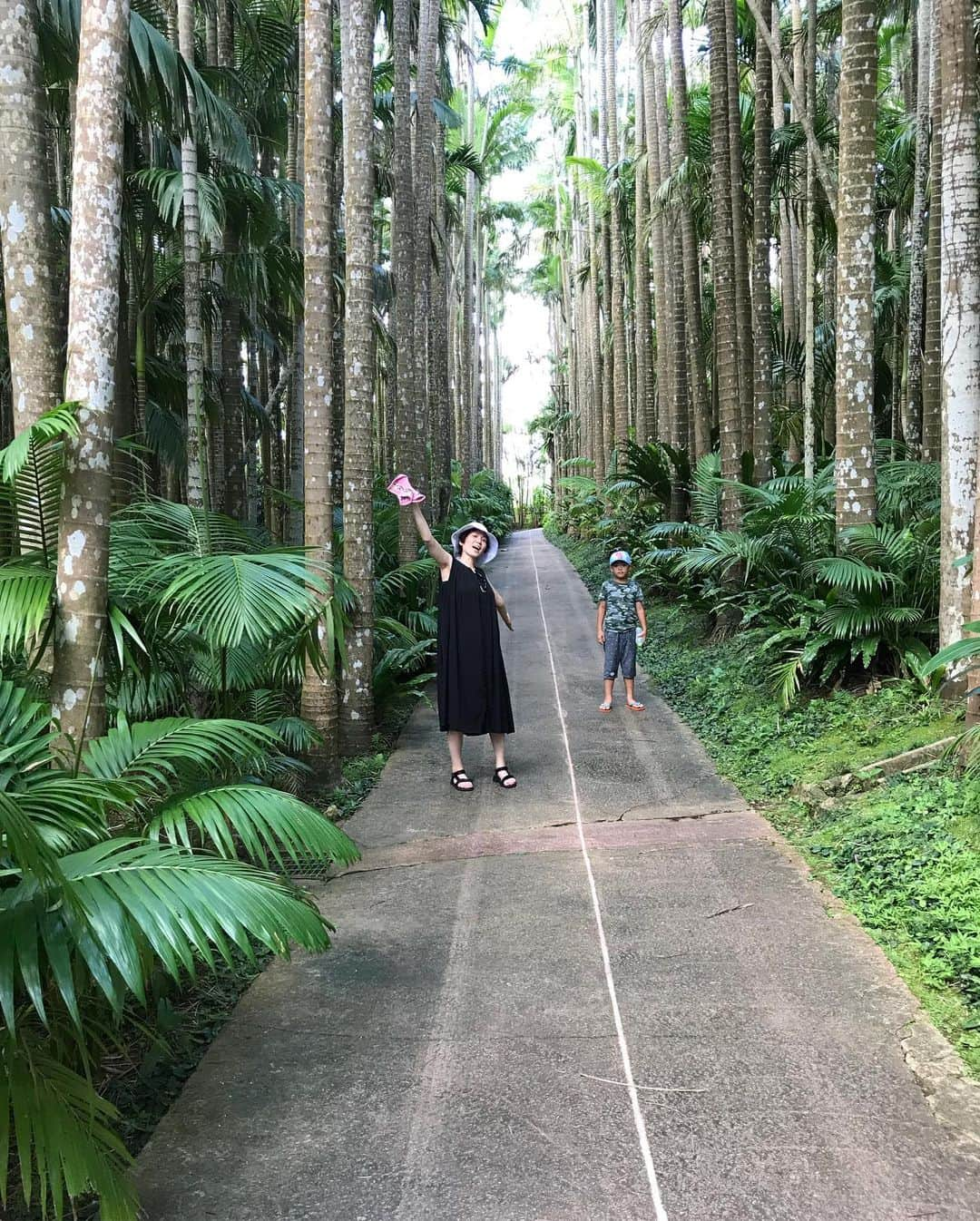 高橋みゆきさんのインスタグラム写真 - (高橋みゆきInstagram)「今年の沖縄旅行🌺色んな体験して海入って🏖歩いて💨満喫❣️心ノ祐も初めての経験ばかりでまた成長したかな👶🎶 #沖縄 #夏休み #兄ボウズ #心ノ祐とメイちゃん #1歳」8月5日 22時36分 - shin_miyukichi