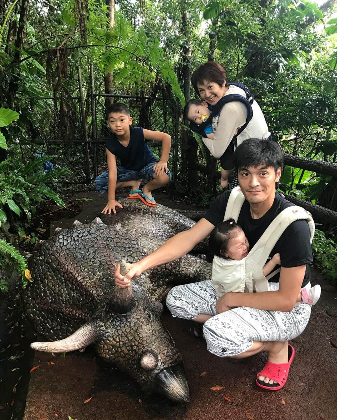 高橋みゆきさんのインスタグラム写真 - (高橋みゆきInstagram)「今年の沖縄旅行🌺色んな体験して海入って🏖歩いて💨満喫❣️心ノ祐も初めての経験ばかりでまた成長したかな👶🎶 #沖縄 #夏休み #兄ボウズ #心ノ祐とメイちゃん #1歳」8月5日 22時36分 - shin_miyukichi