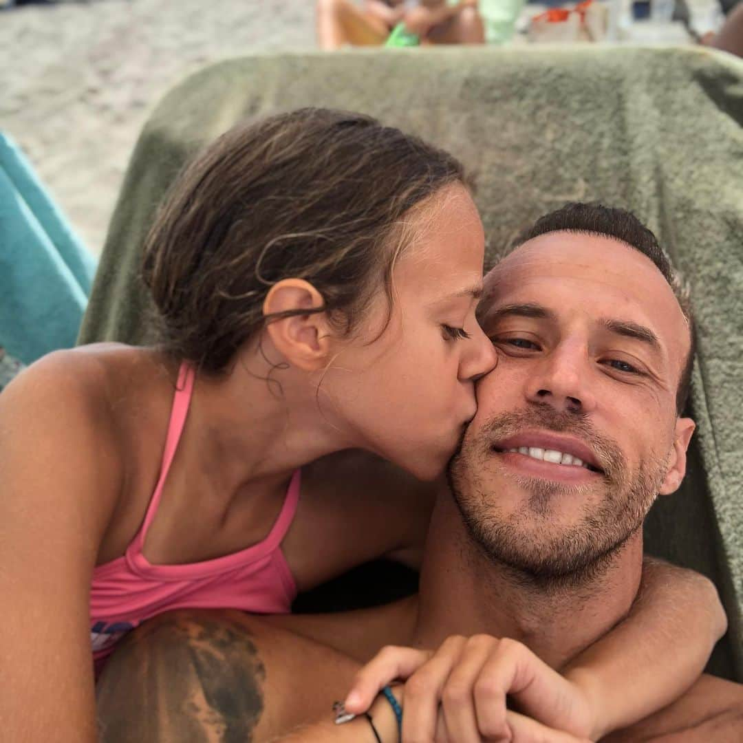 バンゲリス・モラスのインスタグラム：「Nothing better than this !!! 😘  #loveyou #mylife #myprincess」