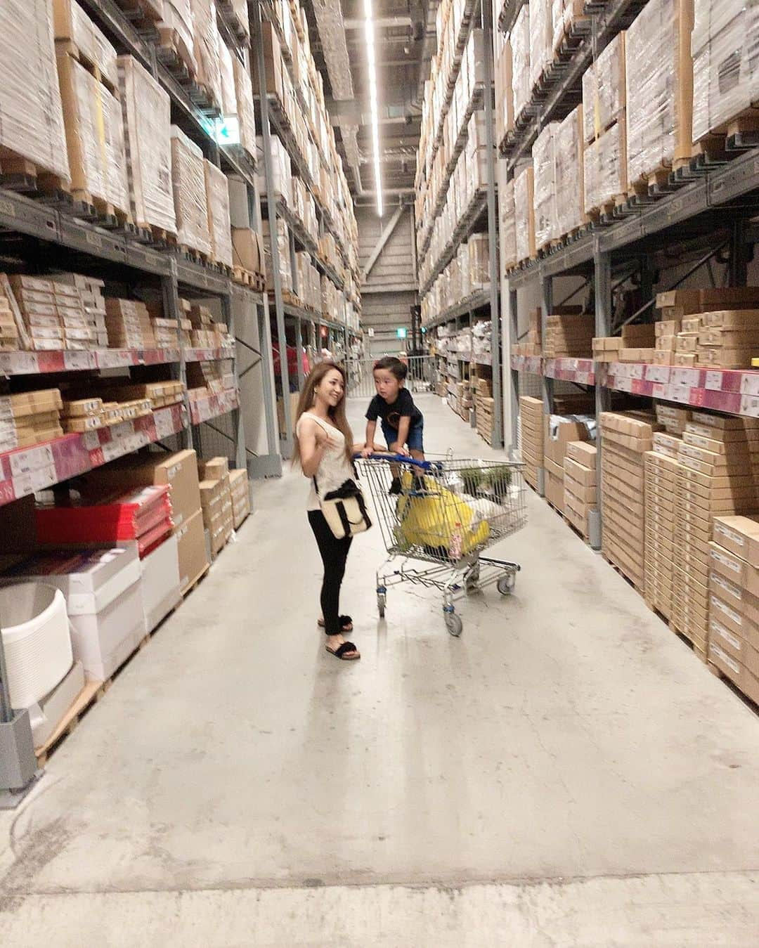 MII MAMAさんのインスタグラム写真 - (MII MAMAInstagram)「. . . 今日は #IKEA へ😊♥️ 久しぶりに行ったらまたたくさん 見たことない商品があったよ〜😍✨ . 撮影したので購入紹介させていただきます😊🙏🏼 待っててね🤗💓 ------------------------------------------ 🔎White Style mi mama 良かったらチャンネル登録お願いします🙇🏽‍♀️ #YouTube#ユーチューバー#MIIMAMA##チャンネル登録お願いします#2児ママ#年子ママ#ホワイトインテリア#モノトーンインテリア#シンプルな暮らし#収納#ホワイト収納」8月5日 22時46分 - miimamachannel