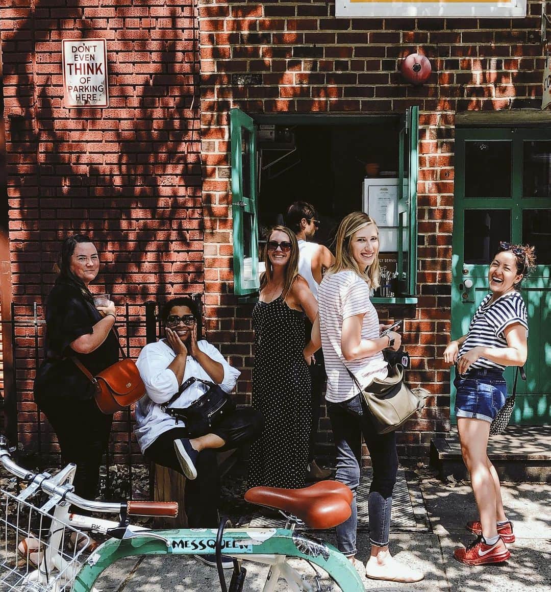 Grace Bonneyさんのインスタグラム写真 - (Grace BonneyInstagram)「This weekend was a reminder of why we’ve worked so hard all these years to build a team that really cares about not just our community, but each other. We gathered to say goodbye with readers and friends at @shopterrain and then drove back to Brooklyn to spend time together talking, laughing, and a little bit of crying too. This is our final month of DS and more than anything, what I will remember when the site is closed is how much I have loved these people, and the people we get to write about and learn from. Thank you to this amazing team, and all our past team members, for being the best part of DS over the years. I love you all so much. ♥️ @ckelch67 @kellikehler @insta__gare @kristinagillfood @sofia.tuovinen @thedayshift_ @erinaustenabbott」8月5日 22時46分 - designsponge