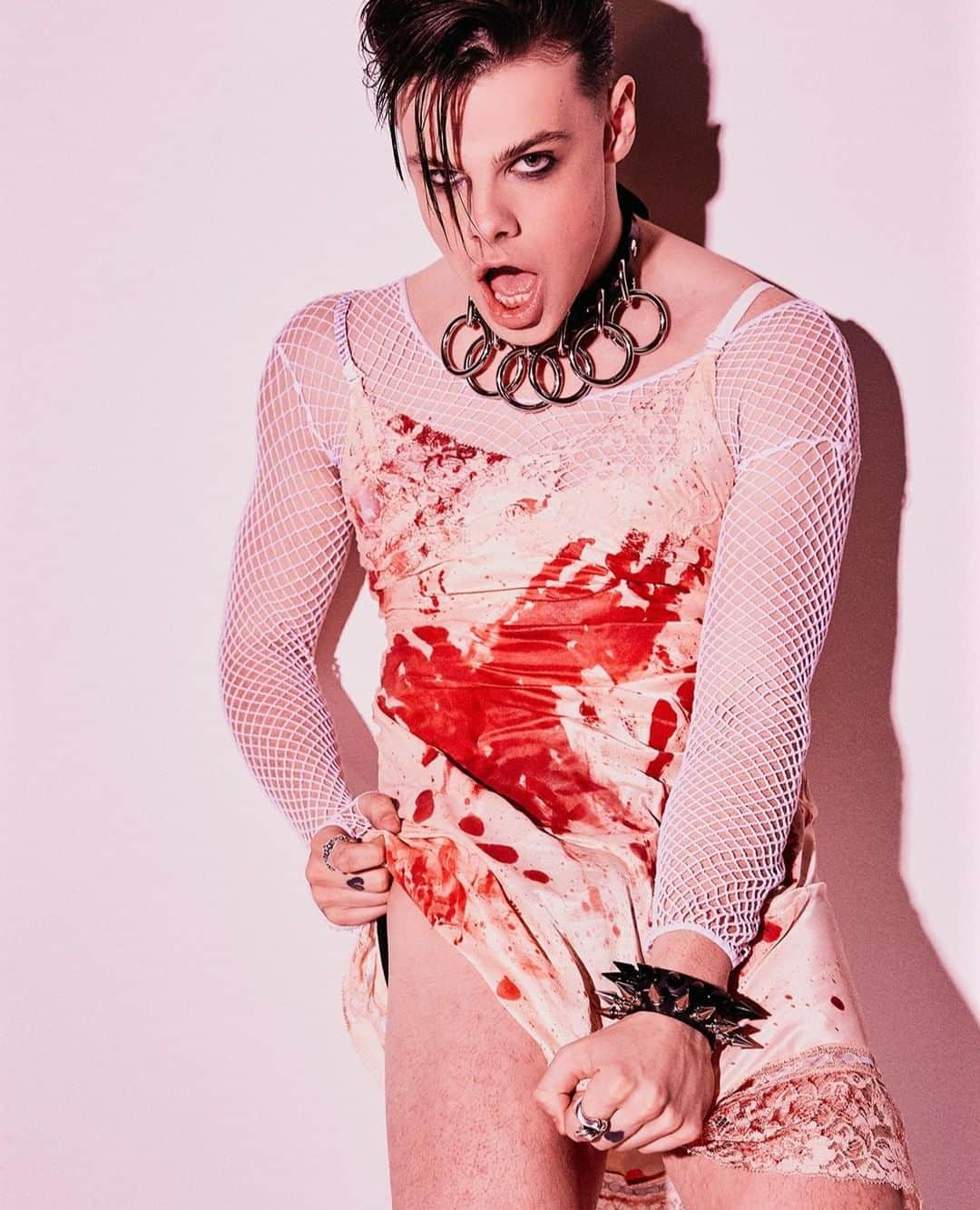 Alternative Pressさんのインスタグラム写真 - (Alternative PressInstagram)「We would need a lot more than 11 minutes to give @yungblud the full credit he deserves on his birthday. The genre-smashing AP cover star is everything a rockstar should be today. He’s energetic, outspoken and doesn’t care who he pisses off while defending the beliefs of himself and his ever-expanding fanbase. ⁠ 📷: @jonathan.weiner⁠ .⁠ .⁠ .⁠ #yungblud #11minutes #21stcenturyliability #alternativepress #altpress ⁠」8月5日 23時00分 - altpress