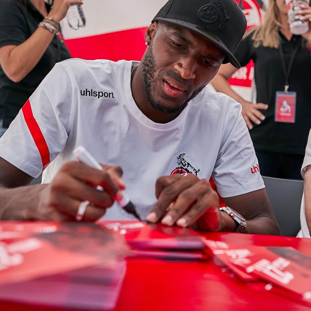 アントニー・モデストさんのインスタグラム写真 - (アントニー・モデストInstagram)「✍🏾🤓 #Effzeh 🔴⚪️ #AM27」8月5日 23時00分 - anthonymodeste27