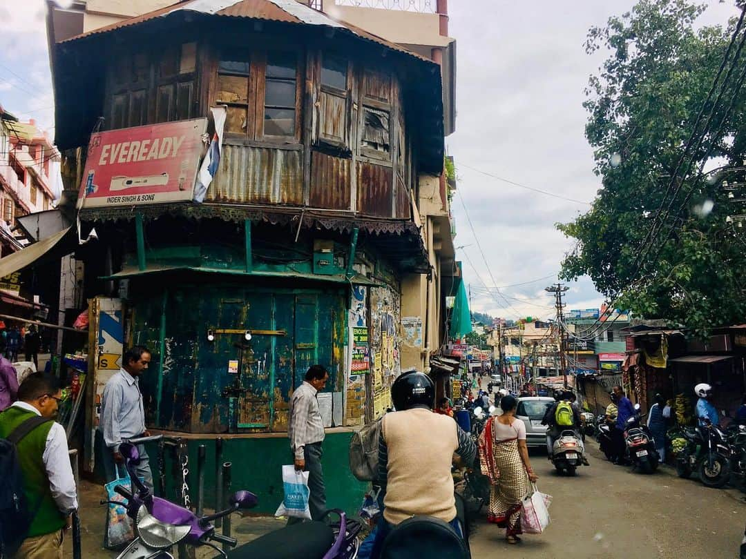 エヴァンジェリン・リリーさんのインスタグラム写真 - (エヴァンジェリン・リリーInstagram)「#almora #himalayas #india #beauty #colour #life」8月5日 22時57分 - evangelinelillyofficial