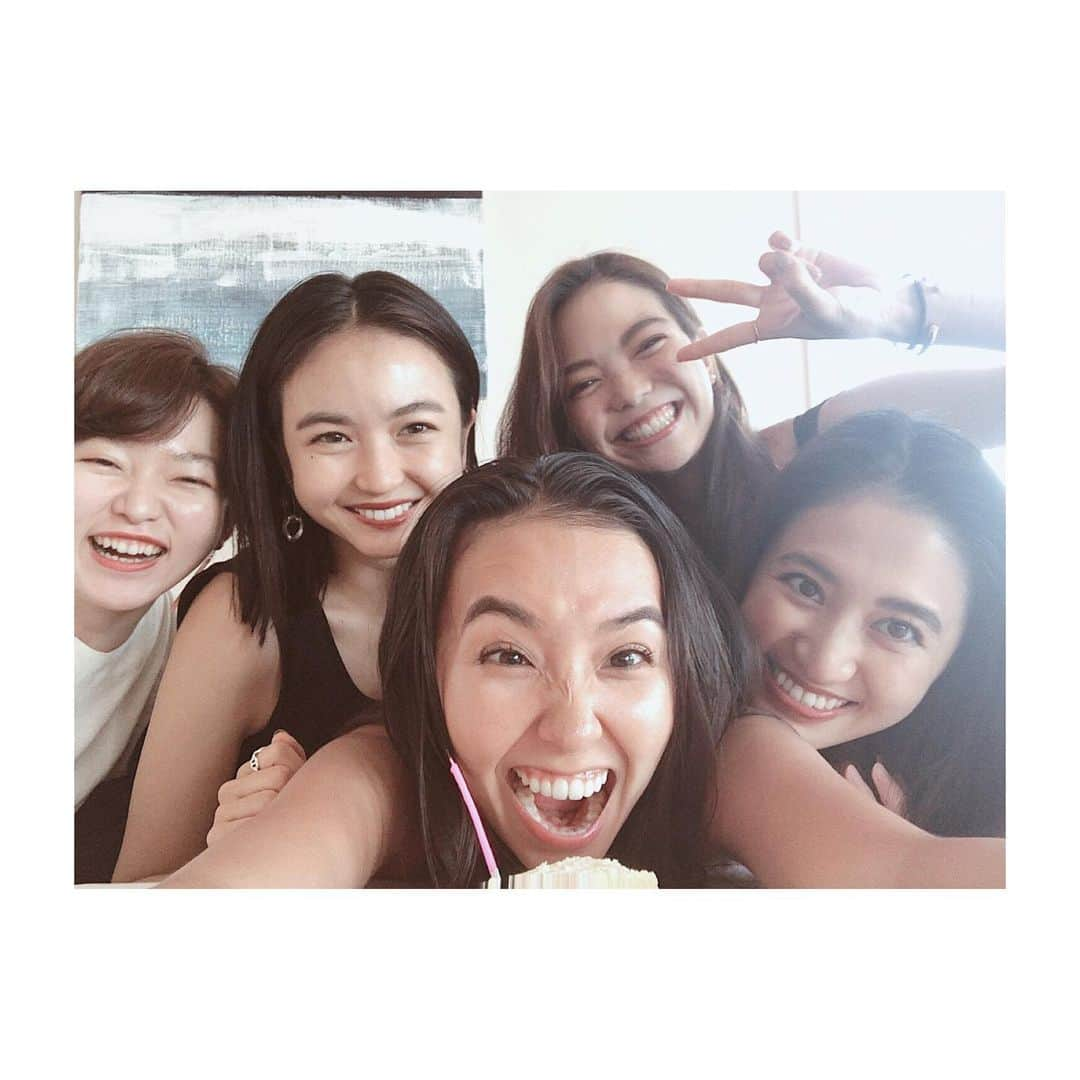 鈴木詩織さんのインスタグラム写真 - (鈴木詩織Instagram)「週末はみんなで葉山へ🏝 . じゅんちゃん運転のドライブで車内中もずっと楽しくてあっという間の一日でした😎 みんながお誕生日祝いをしてくれてびっくり🎂🥰 . 本当に楽しくて余韻にずっと浸っています🤣💜 出会えて、そしてこんな暴れん坊なわたしと仲良くしてくれてありがとう💜 . . . . . #holiday#lunch#drive#hayama#bff#大人の休日#葉山#ドライブ#休日」8月5日 23時05分 - shiorin0802suzuki