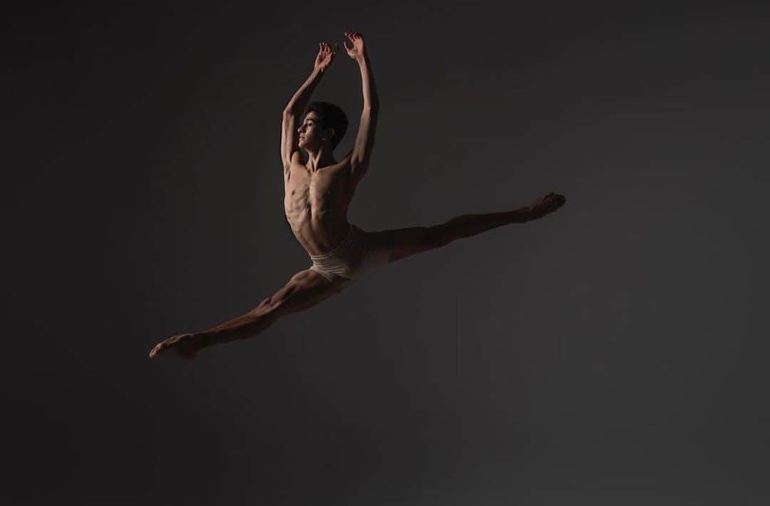 Ballet Is A WorldWide Languageさんのインスタグラム写真 - (Ballet Is A WorldWide LanguageInstagram)「Stunning. @denilsonalmeidaa_ by @angelazaremba.photo 🤗  #denilsonalmeida #angelazarembaphotography #worldwideballet 🖤👑😍」8月5日 23時06分 - worldwideballet