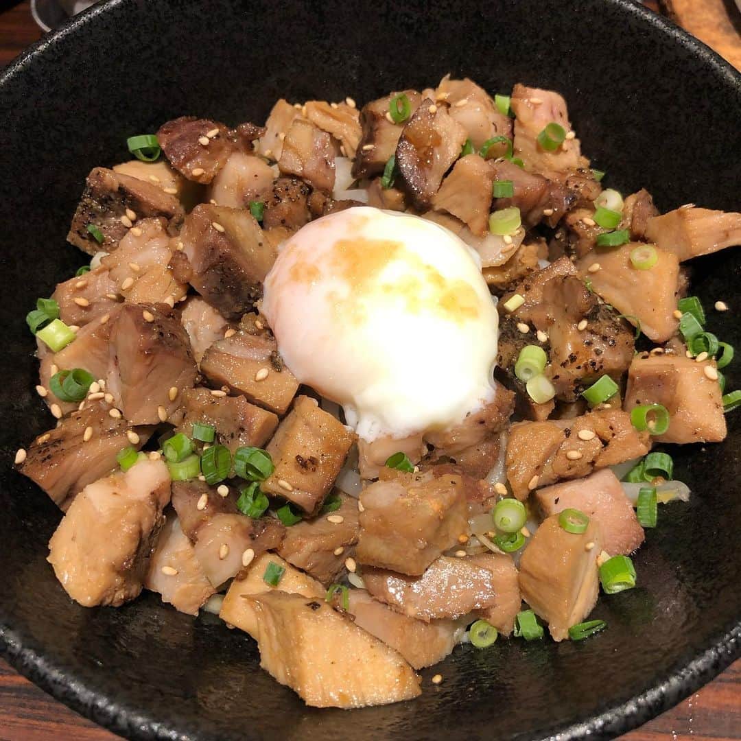 みずしな孝之のインスタグラム：「肉いっぱいまぜそば 麺が適度に固くて自分好み  #本竃」